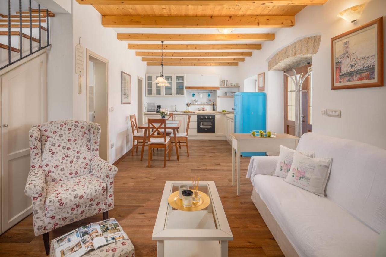 Casa Vita Holiday Home Πόρετς Εξωτερικό φωτογραφία